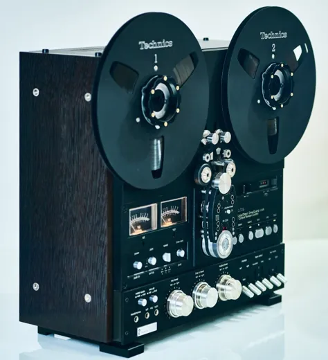 Technics RS-1500 · Black & White · Photograph 02